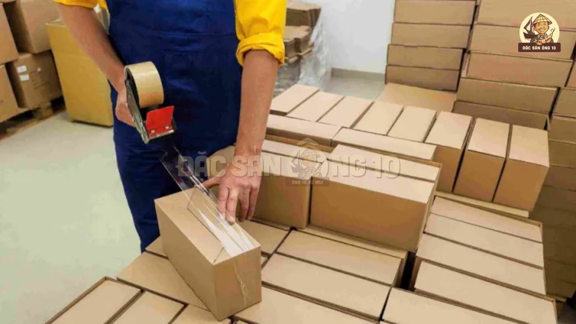 Đóng gói bánh phồng tôm Ông 10 giao hàng