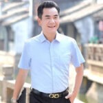 Anh Minh – khách hàng thưởng thức bánh phồng tôm Cà Mau Đặc Sản Ông 10