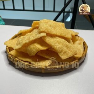 Bánh phồng tôm Năm Căn chiên vàng giòn