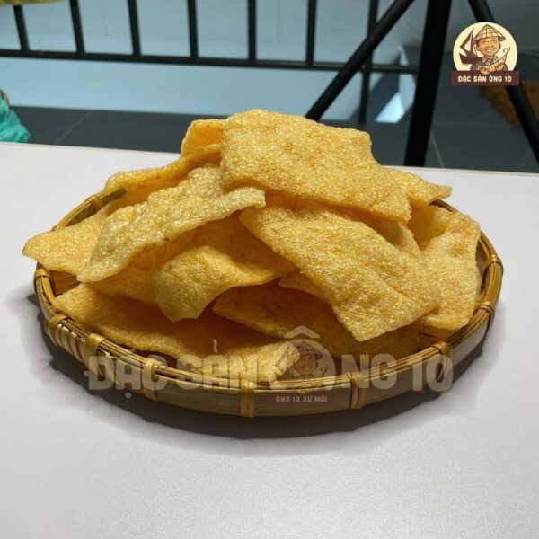 Bánh phồng tôm Năm Căn chiên vàng giòn